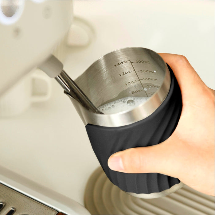 PICHET À MOUSSER 400 ML. NOIR DANESCO